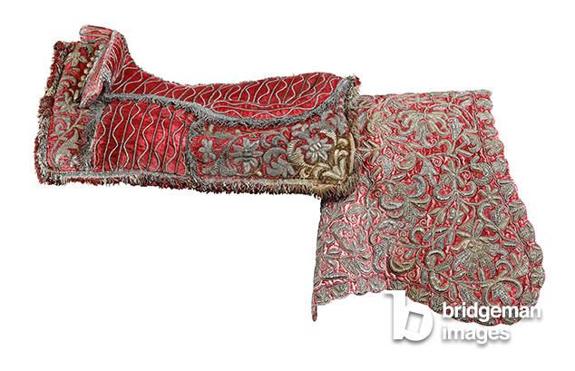 A state saddle and two saddle bags used by James II, c.1686 (embroidery on silk velvet) / Parham House, West Sussex, UK / © Parham House/Nick McCann / Bridgeman Images