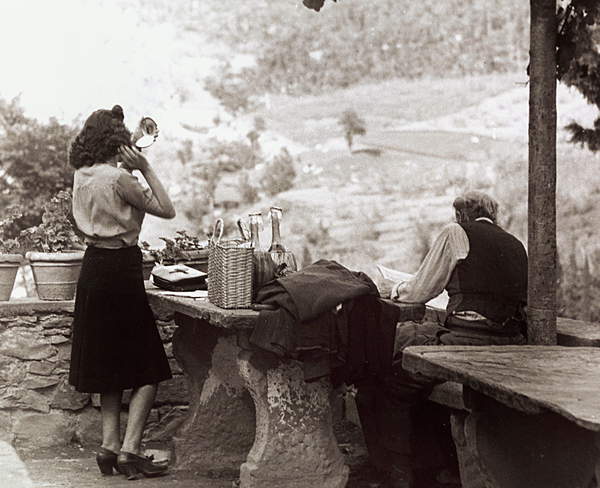 People during a picnic in Tuscany, 50's 60's (b/w photo), Vincenzo Balocchi