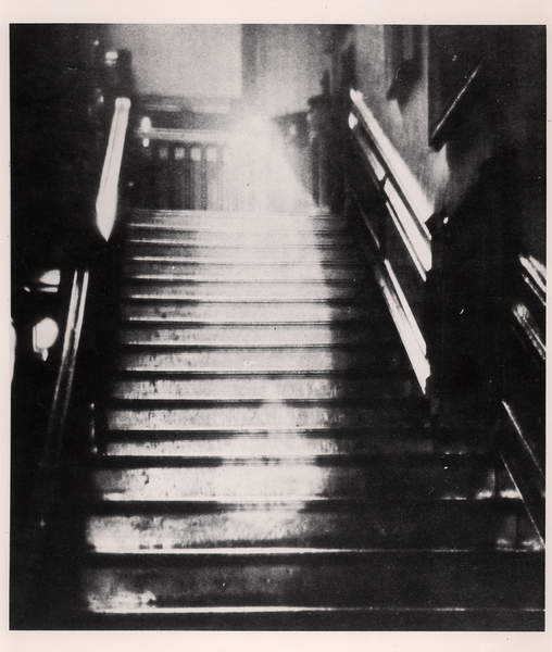The Brown Lady of Raynham Hall, September 1936 (b/w photo), French Photographer, (20th century) / Private Collection / © Archives Charmet / Bridgeman Images